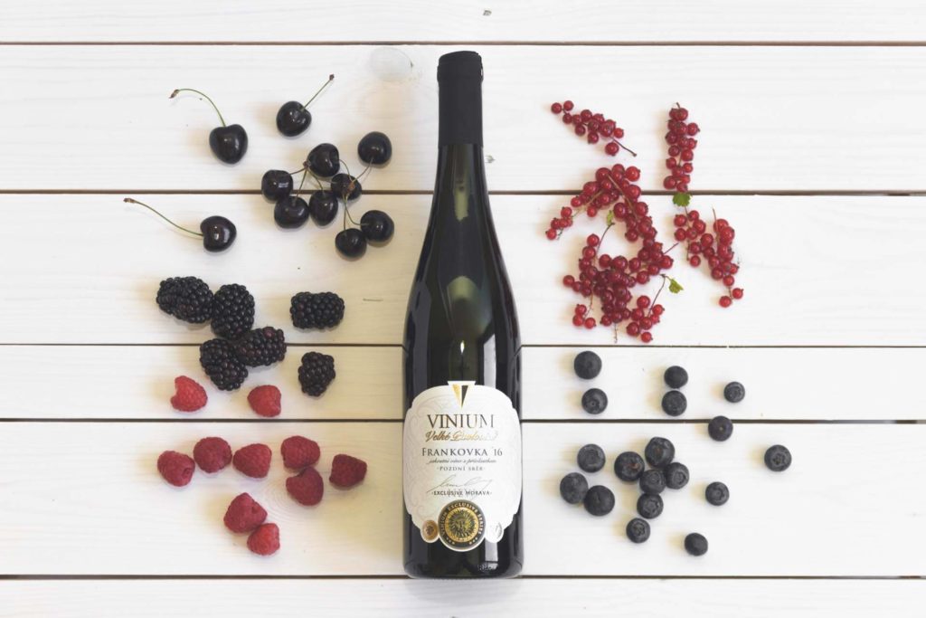 Fotka k článku 1, červené víno, Frankovka, moravské víno, VINIUM