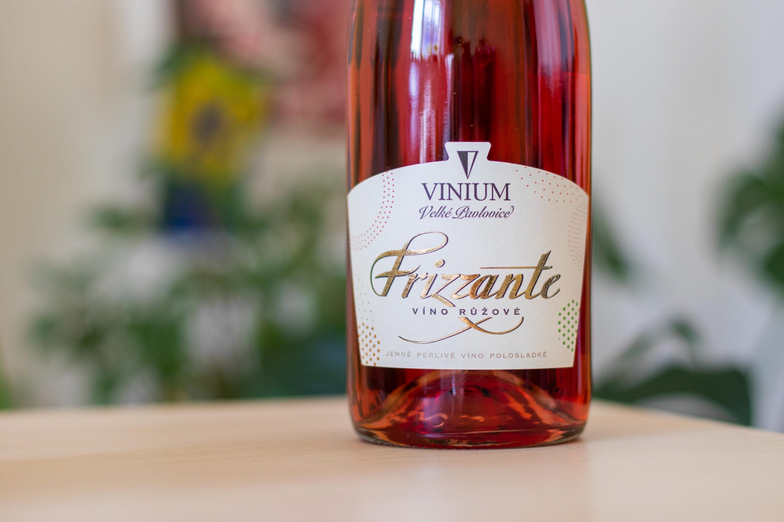 Frizzante, víno růžové, VINIUM